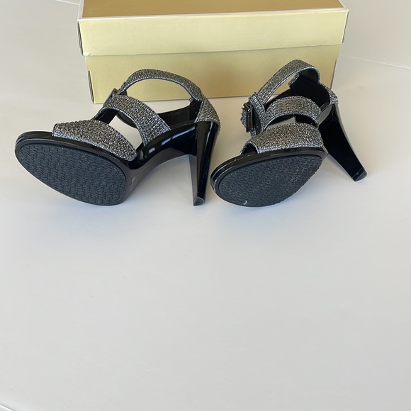 NWT Michael Kors Berkley T Strap Silver 6 M - Picture 6 of 16